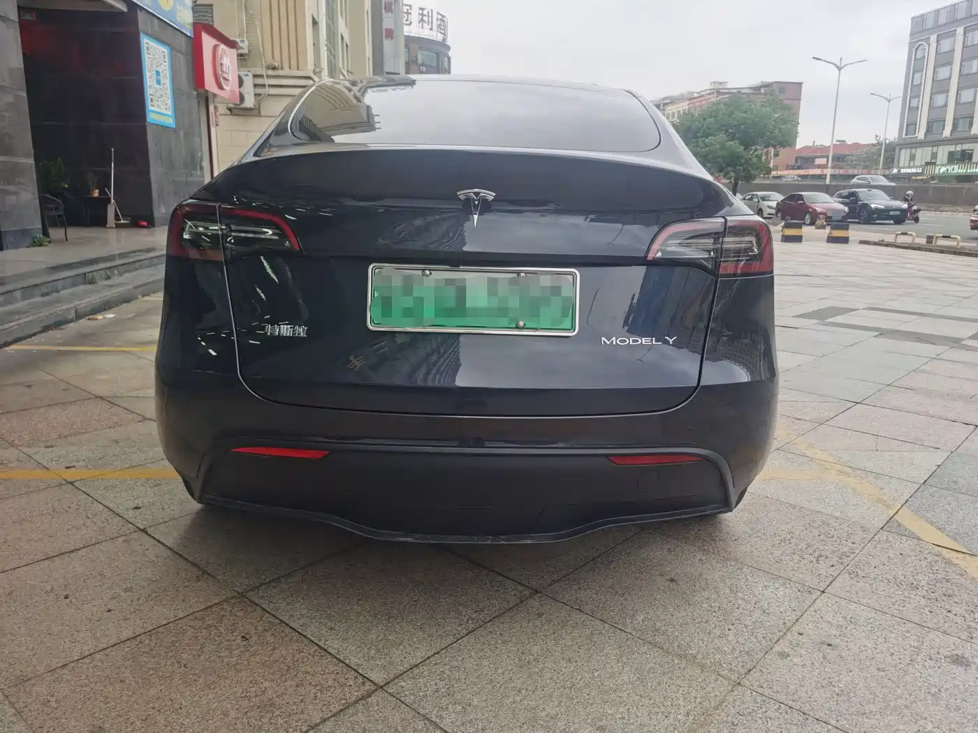 TESLA MODEL Y