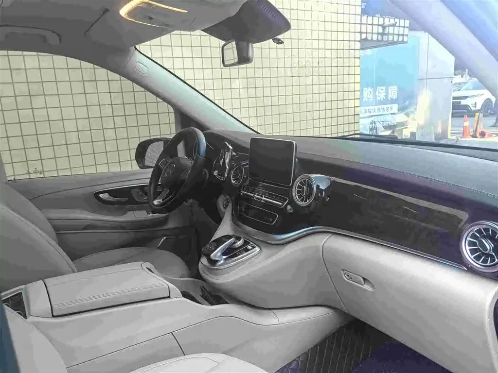 Mercedes-Benz V-Class 2018 V 260 L Premium Long Wheelbase Edition China VI фото 8