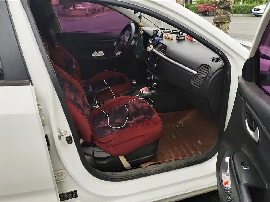 KIA K2