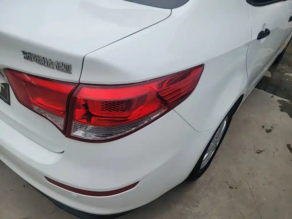 Kia K2 2017 2015 Sedan 1.4L AT GLS