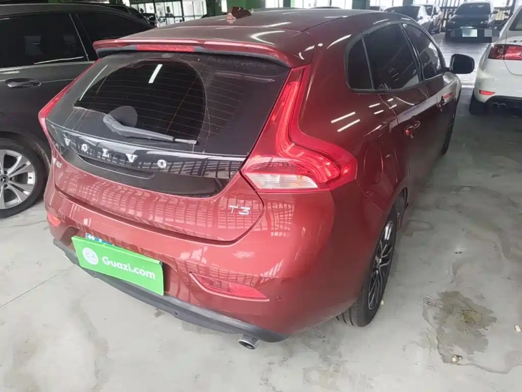 Фото 6 - Volvo V40