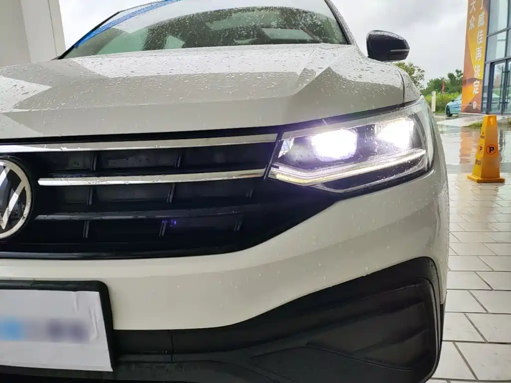 Фото 24 - Volkswagen Tiguan L