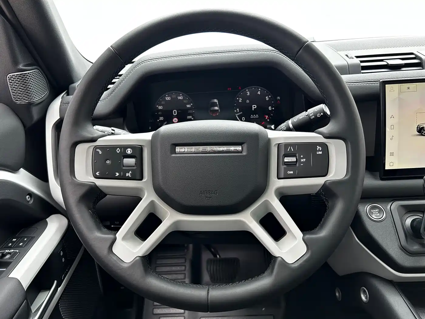 Land Rover Defender 2024 90 2.0T P300 S фото 14