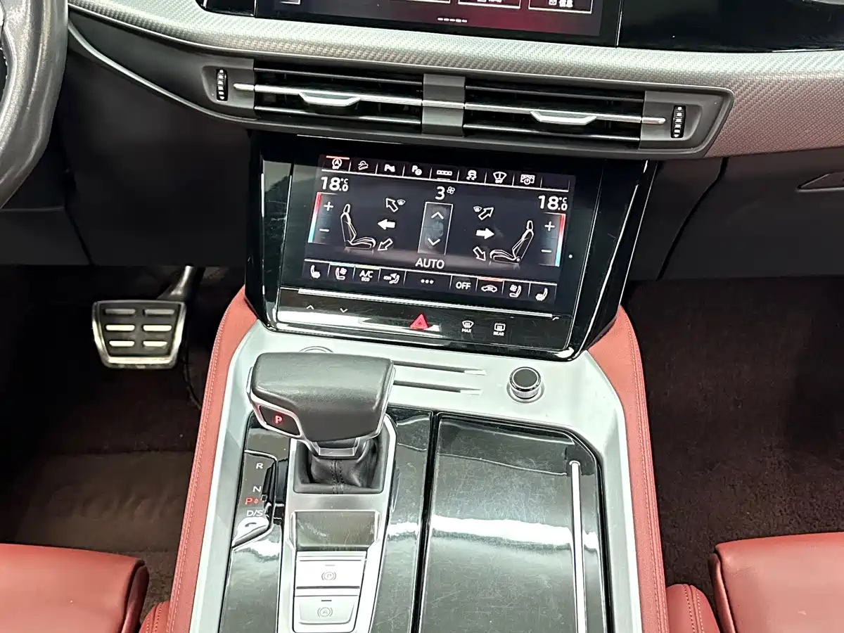Audi Q6 2024 2024 45 TFSI quattro Black Warrior Edition 6-seater