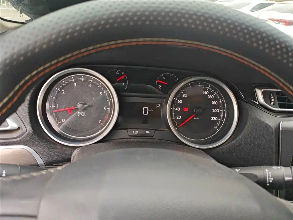 Peugeot 408 2016 1.6T Automatic Luxury Edition фото 4