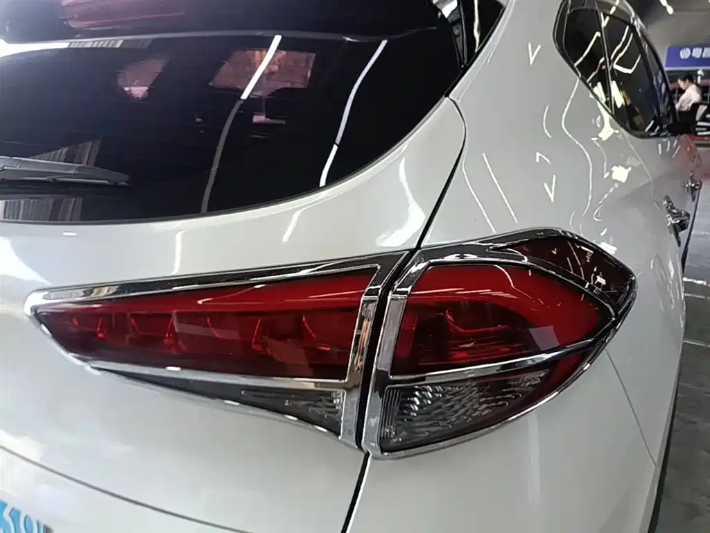 Hyundai Tucson 2015 1.6T Dual Clutch 2WD Leading фото 8