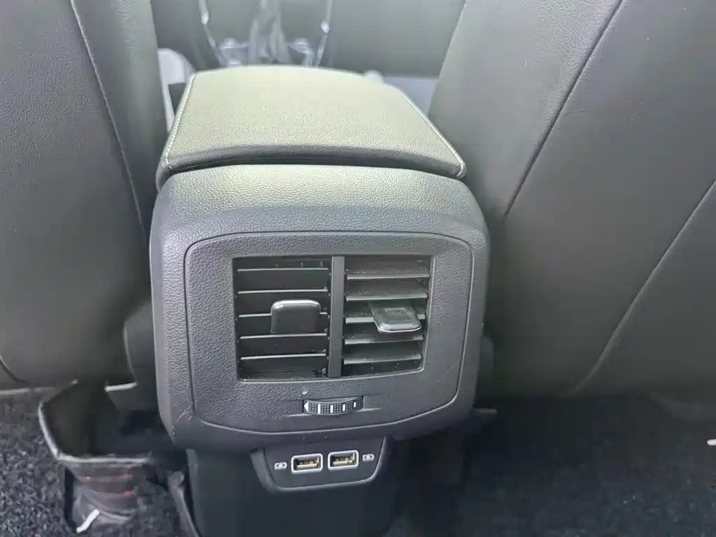 Volkswagen Tanying 2021 1.5L Automatic Smart Connect Edition фото 10