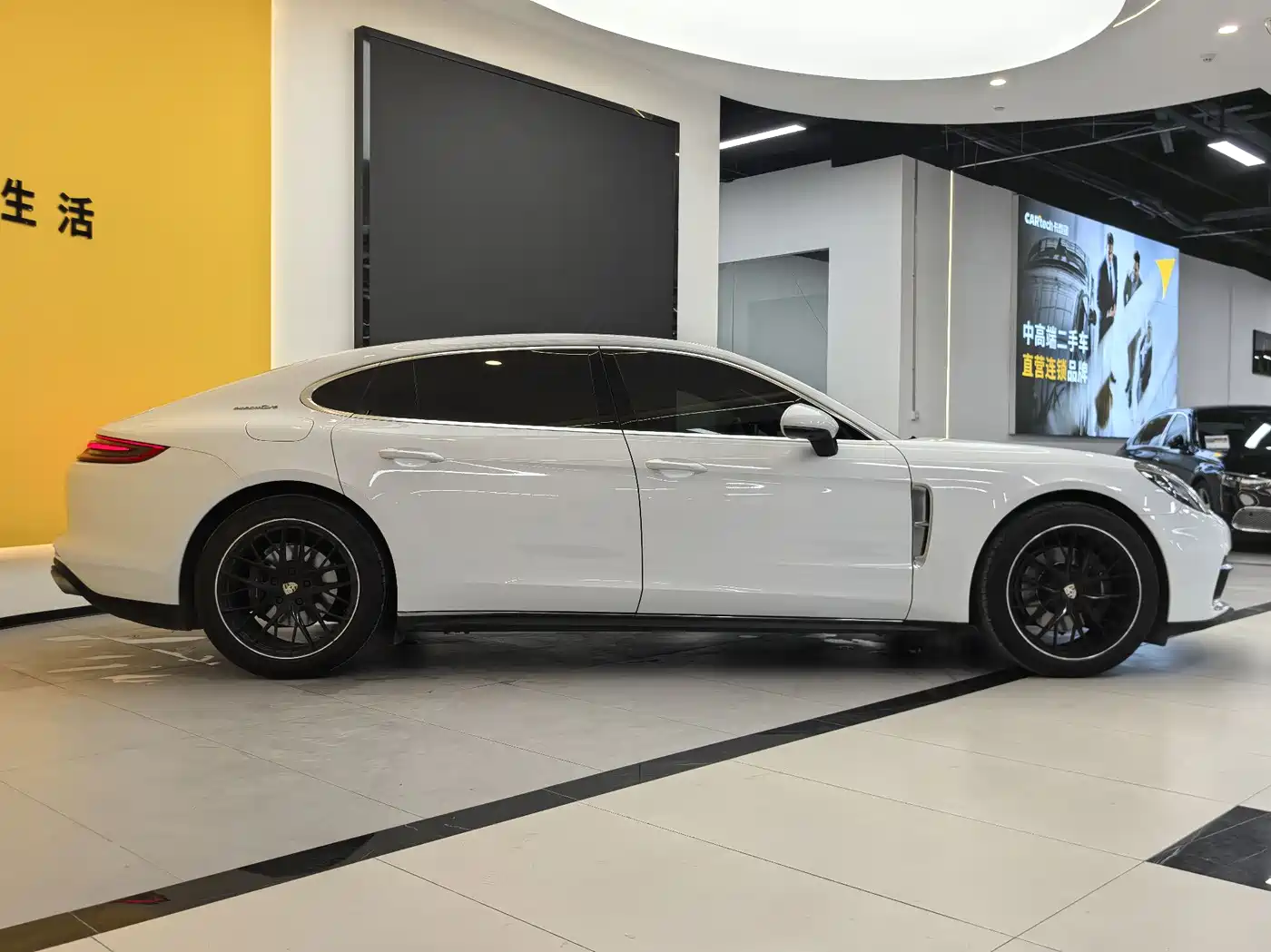 Porsche Panamera 2019 Panamera 4 Executive Long Wheelbase 2.9T фото 5