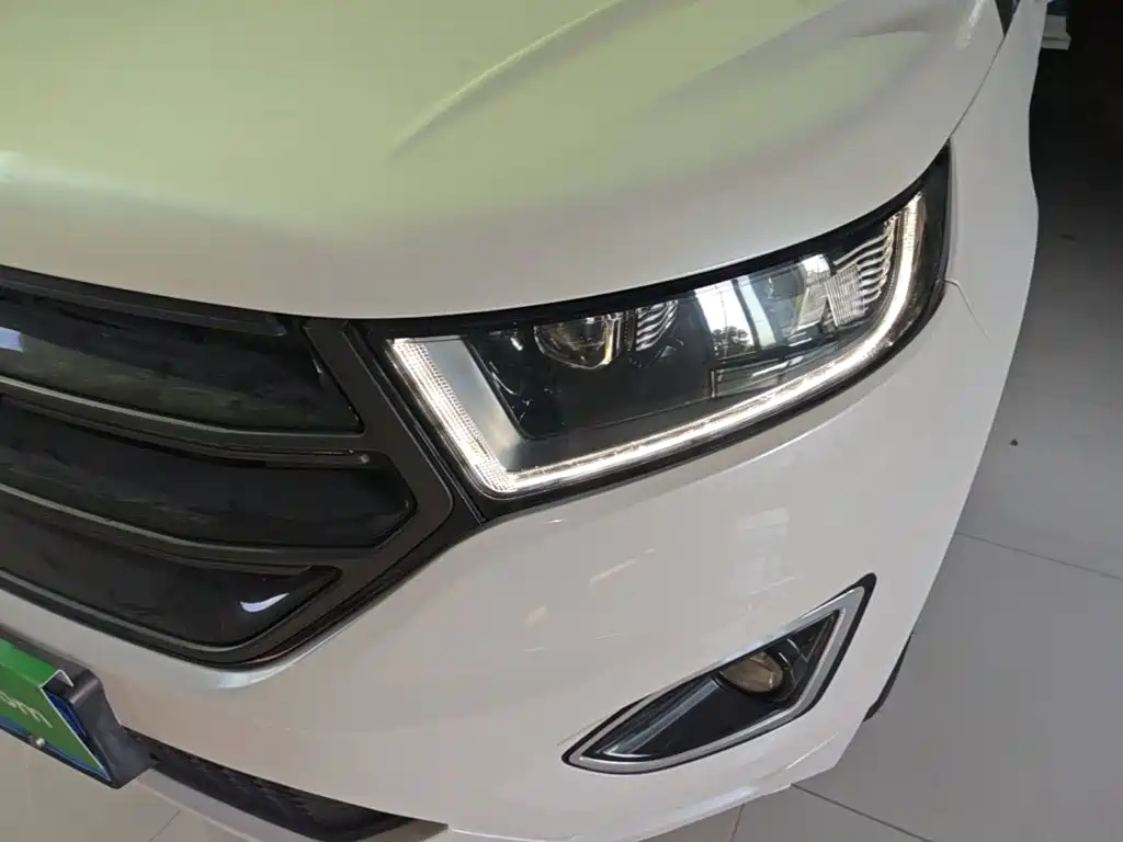 Photo 24 - Ford Edge