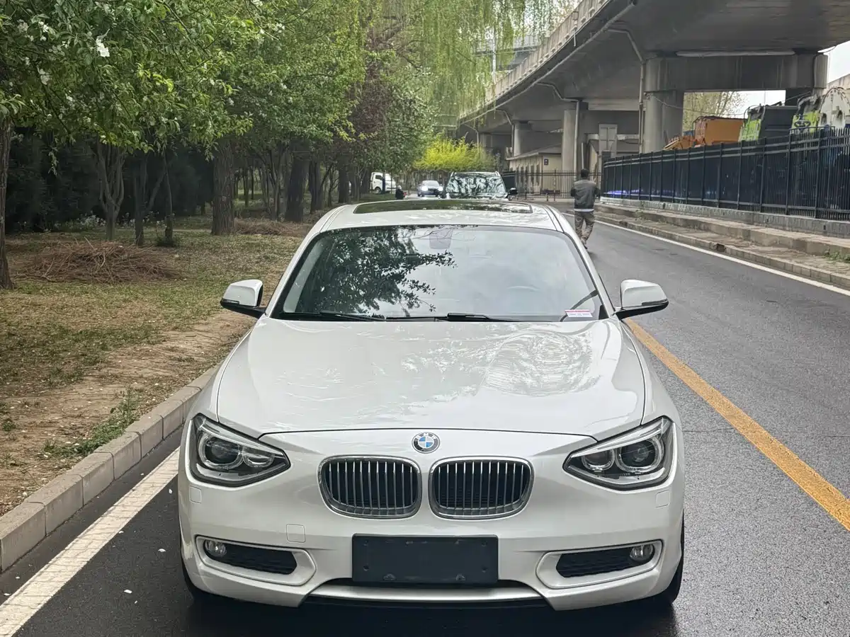 BMW 1 Series (Import) 2013 Facelift 116i Urban Model фото 2