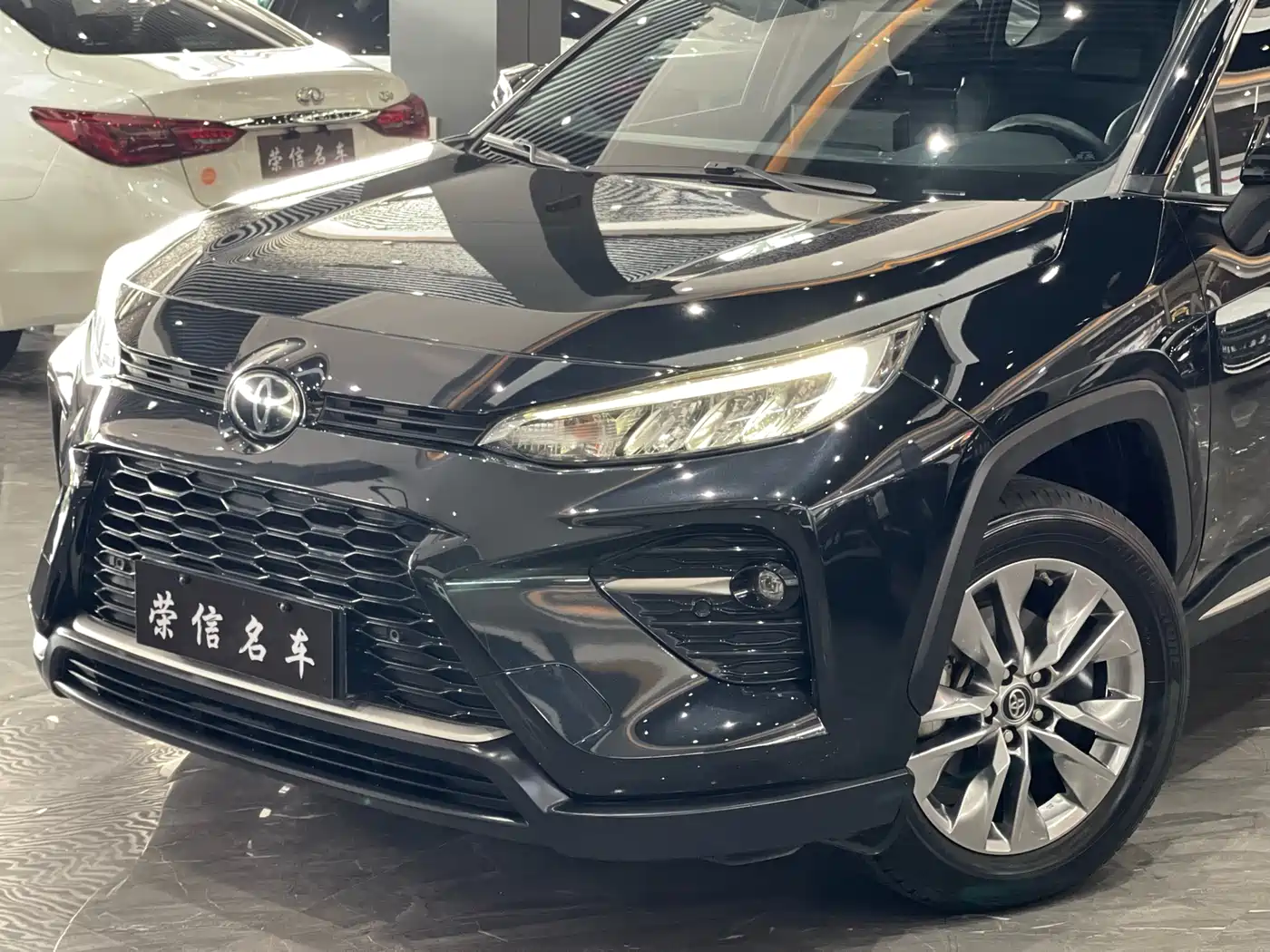 Toyota Wildlander 2020 2.0L CVT 2WD Luxury Edition фото 10