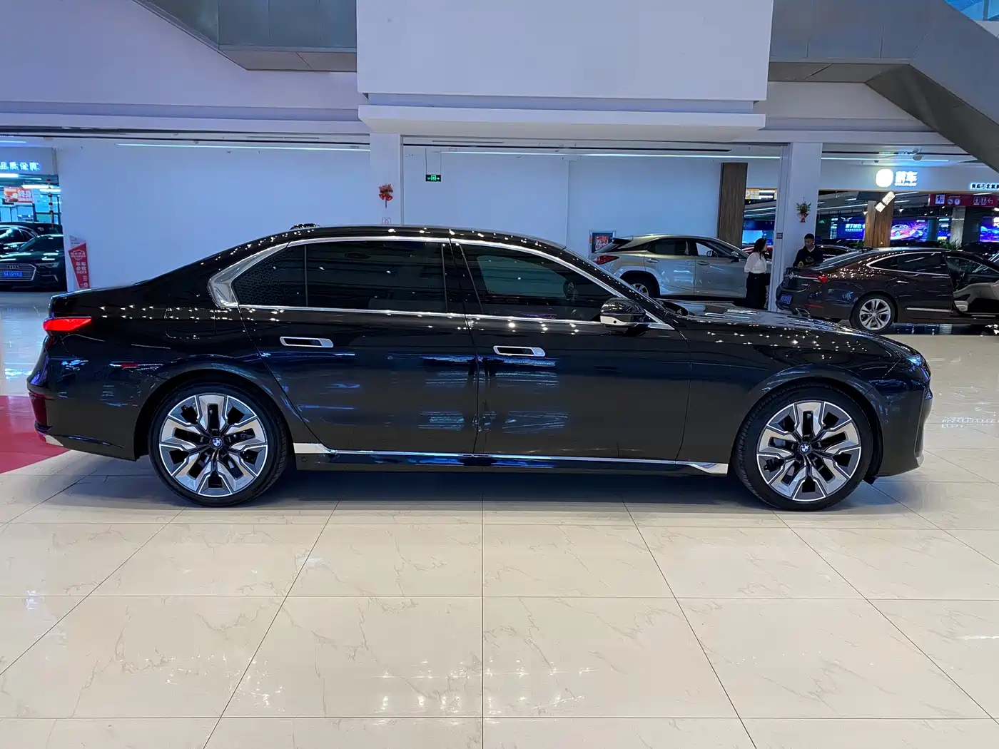 BMW 7 Series 2023 Model 740Li Premium Luxury Package фото 4