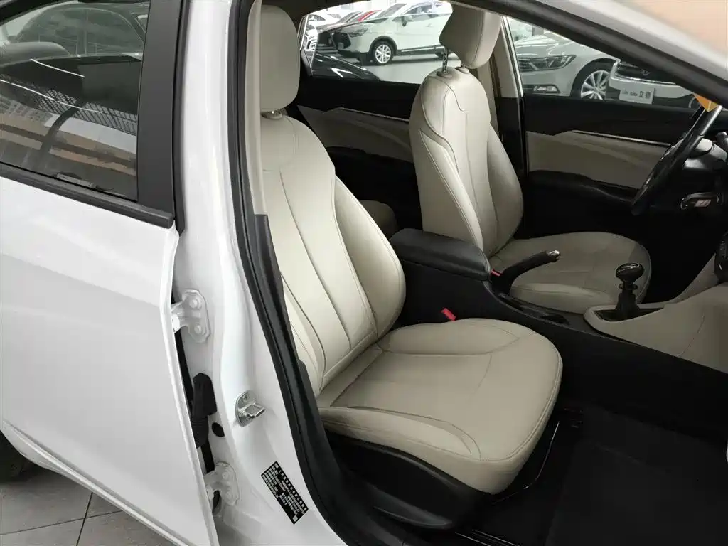 Buick Excelle 2019 15T Manual Elite Type China VI фото 25