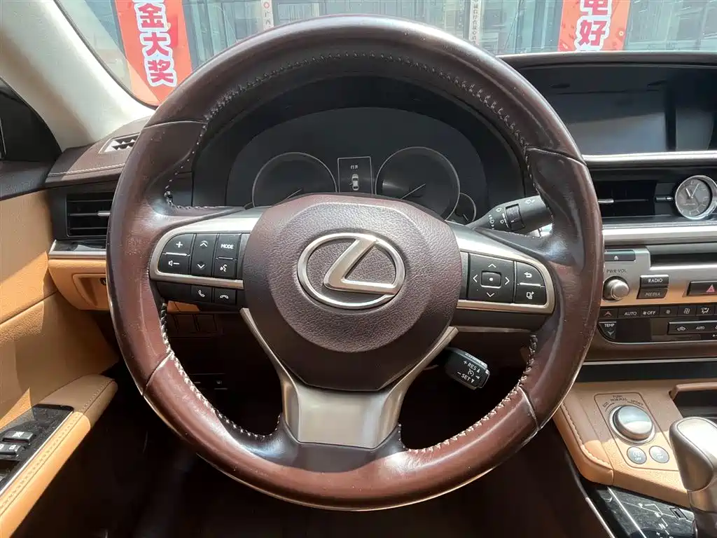 Lexus ES 2015 200 Elite Edition фото 15