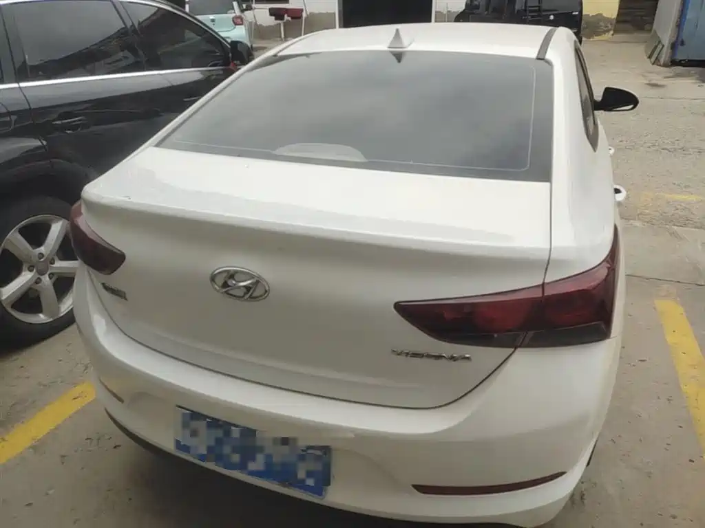 Hyundai Verna 2016 1.4L Manual Cool Edition GLS фото 6