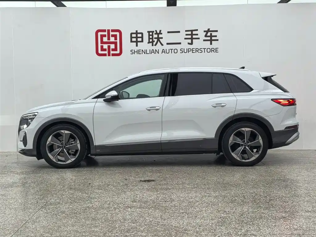AUDI Q5 E TRON