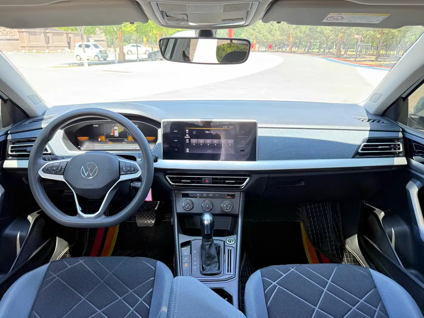 Volkswagen Lavida 2024 Model 1.5L Automatic Delight Edition фото 6