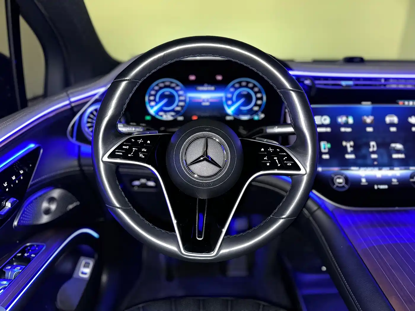 Mercedes-Benz EQS SUV 2023 450 4MATIC Pioneer Edition фото 30