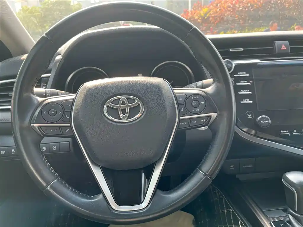 Toyota Camry 2018 2.5G Luxury Edition фото 11