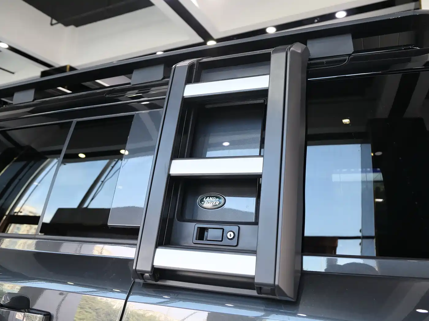 Land Rover Defender 2025 2024 110 3.0T P400 Dark Special Edition