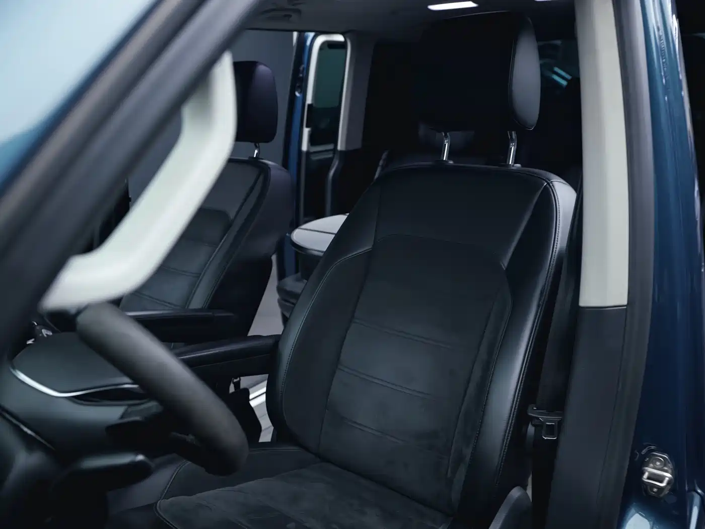 Volkswagen Multivan 2019 2.0TSI 4WD Premium 7-seater фото 11
