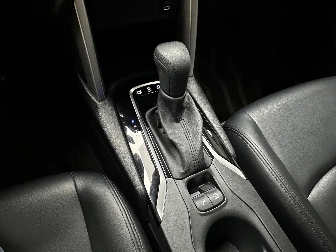 Toyota Corolla Cross 2023 Hybrid 2.0L Pioneer Edition фото 14