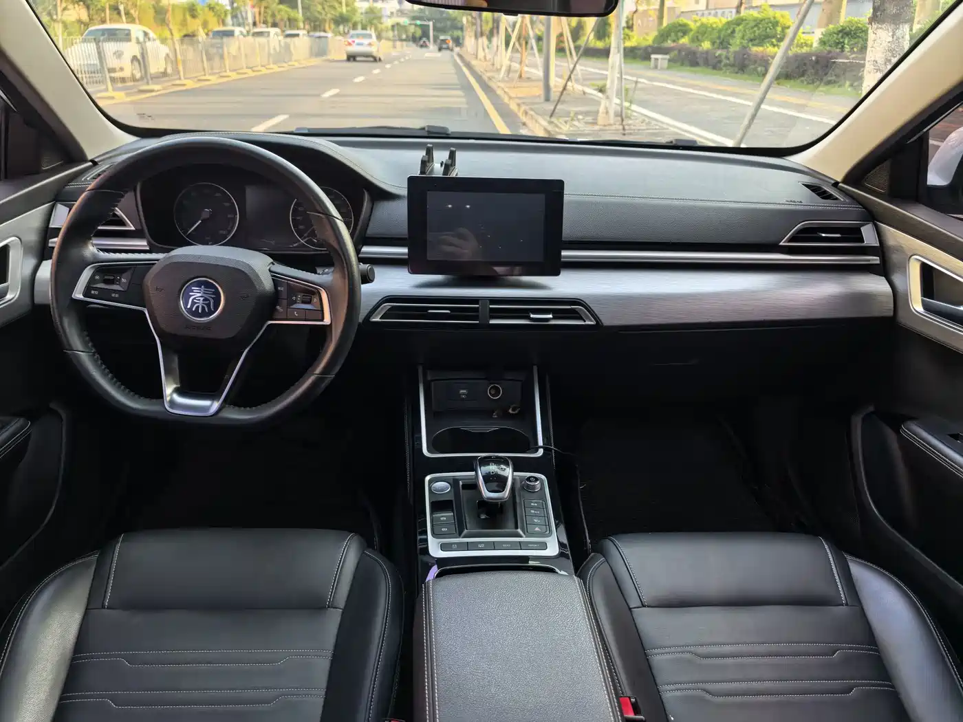 BYD Qin New Energy 2019 Travel Edition фото 11