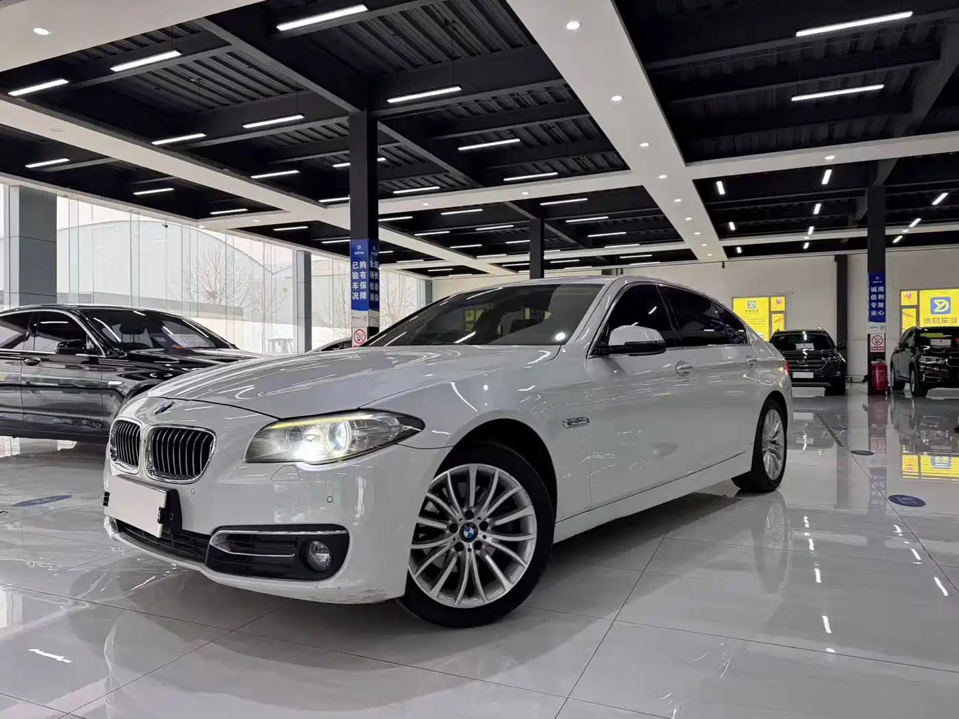 BMW 5 Series 2014 525Li Luxury Design Package