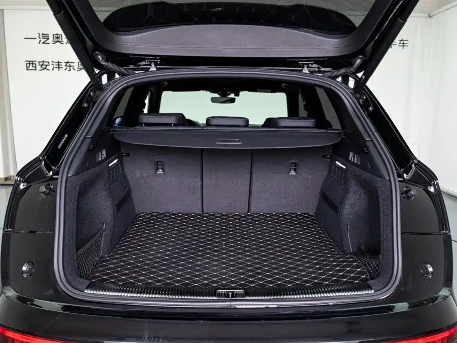 Audi Q5L 2024 Model 40 TFSI Luxury Dynamic фото 9