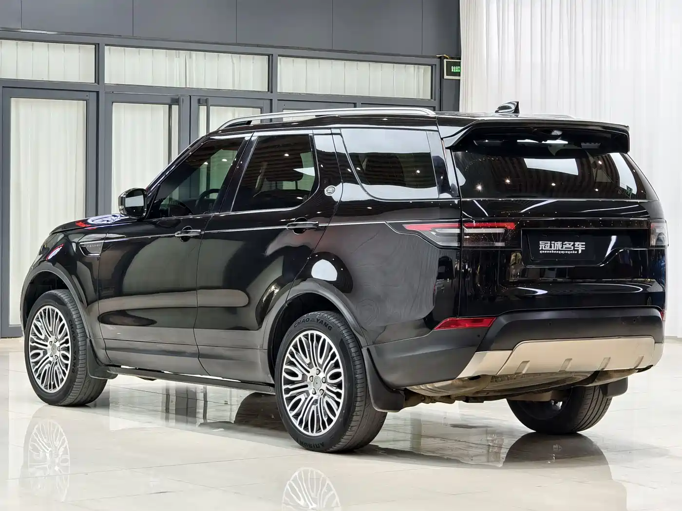 Land Rover Discovery 2018 3.0 SC V6 SE фото 5