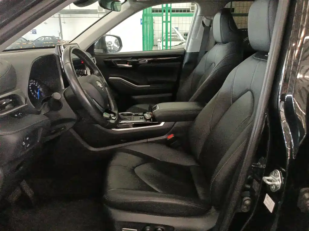 Toyota Highlander 2023 2.5L Smart Hybrid Dual Engine FWD Premium 7-Seater фото 11