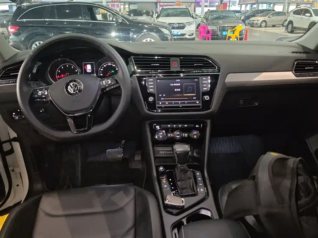 Volkswagen Tiguan L 2018 330TSI Automatic 2WD Comfort Edition фото 10