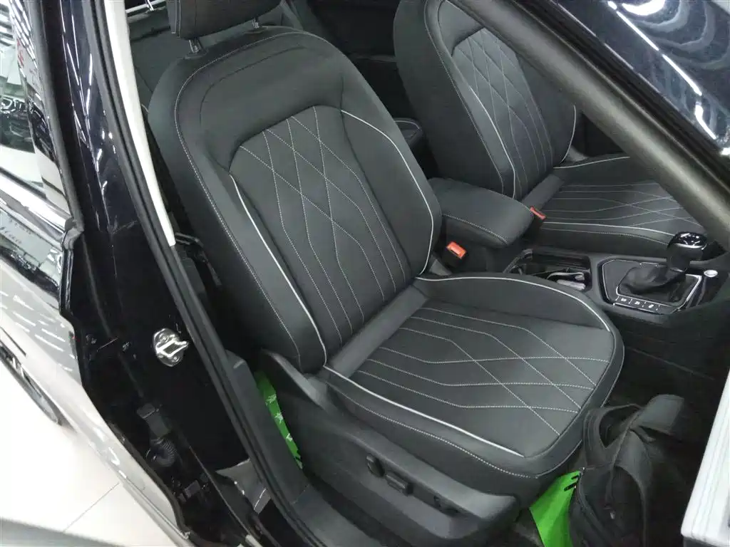 Volkswagen Tiguan L 2025 330TSI Automatic 2WD R-Line Dragon Glory Edition фото 20