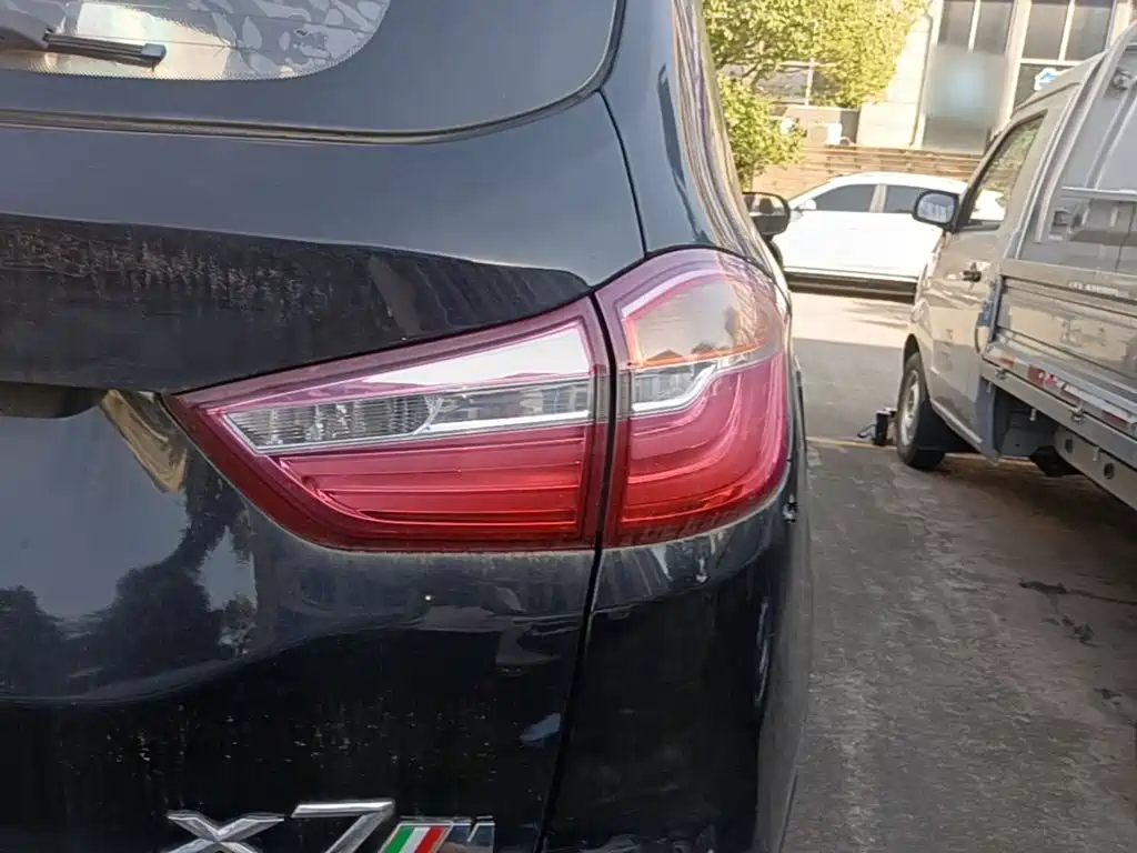 SWM Motor SWM X7 2018 2017 1.5T Automatic Smart Enjoy 7-seater