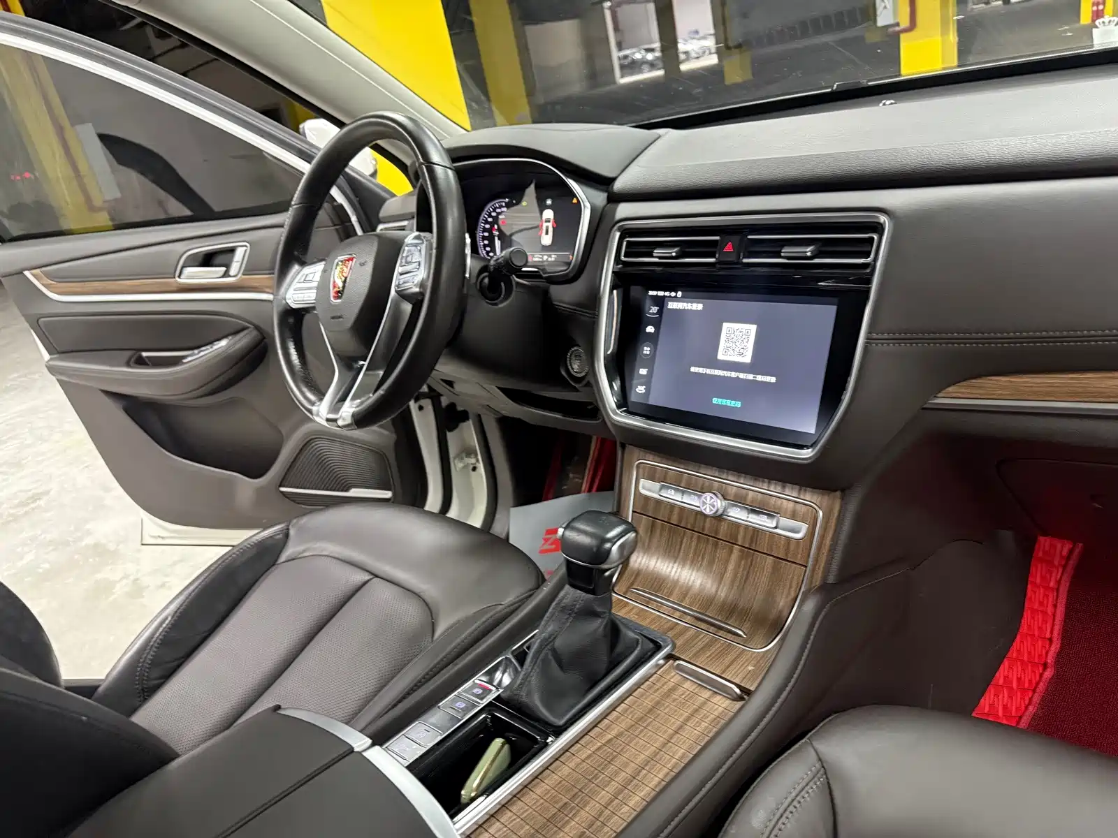 Фото 8 - Roewe RX8