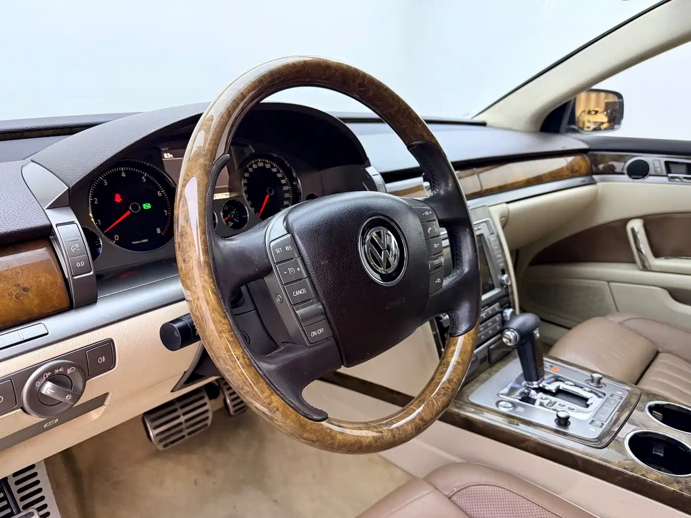Volkswagen Phaeton 2011 3.6L V6 4-seat Long Wheelbase Individual фото 11