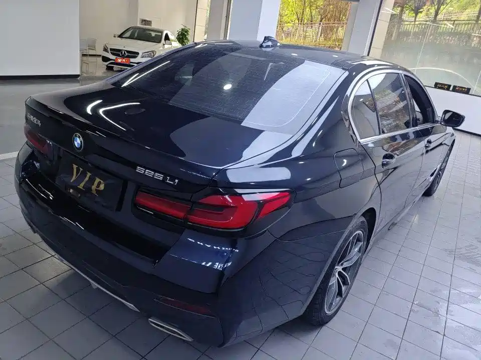 BMW 5 Series 2021 525Li M Sport Package фото 9