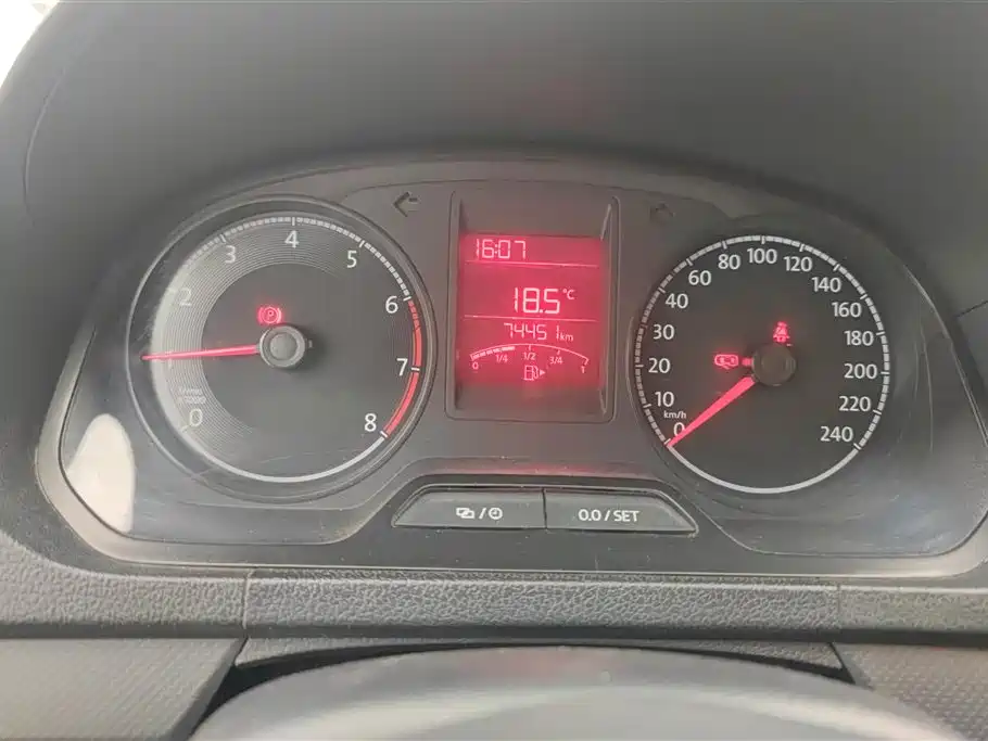 Volkswagen Jetta 2019 Dream Edition 1.5L Manual Fashion фото 14