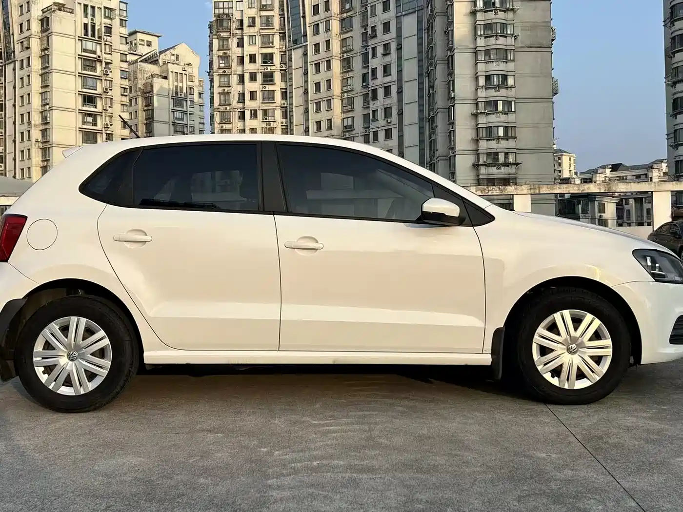 Volkswagen Polo 2016 1.4L Manual Trend фото 12