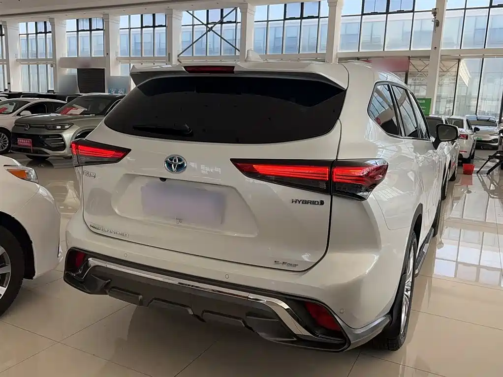 Toyota Highlander 2023 2.5L Smart Hybrid Dual Engine AWD Premium 7-Seater фото 15
