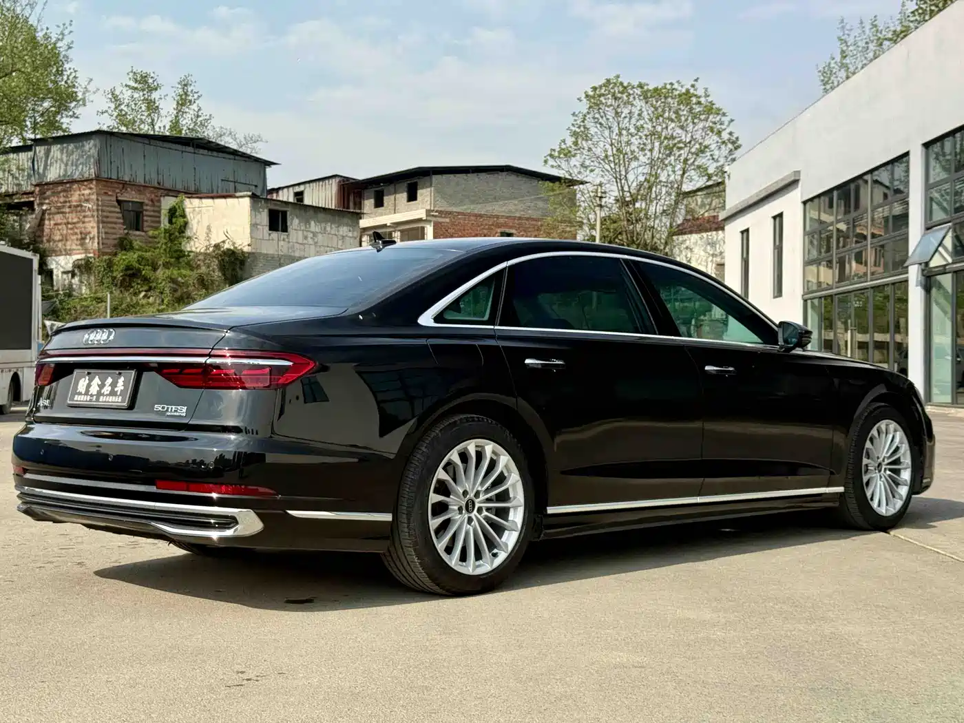 Audi A8 2023 A8L 45 TFSI quattro Luxury фото 17