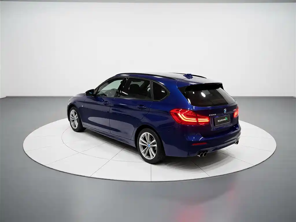 BMW 2 Series Touring 2016 218i Leading фото 23