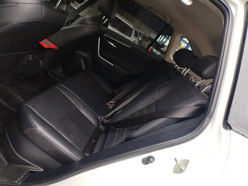 Toyota Wildlander 2022 Hybrid 2.5L E-CVT FWD Premium Edition фото 14