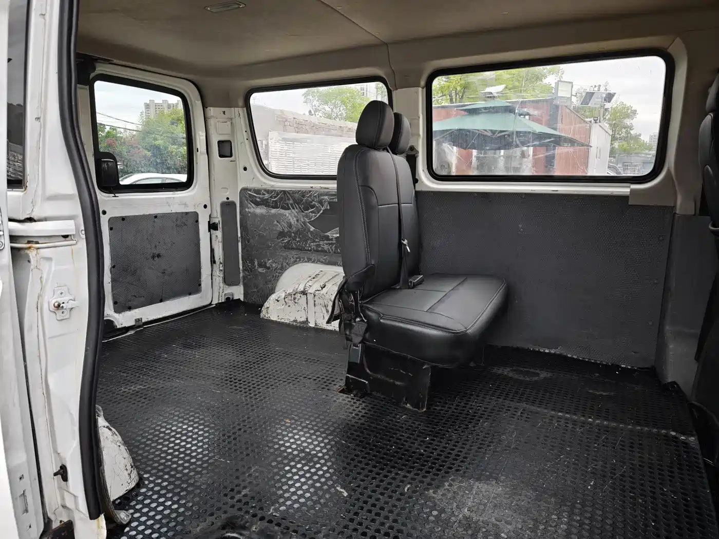 SAIC Maxus Xintu V80 2018 2.5T AMT Aoyun Short Wheelbase Ultra Low Roof 5-6-seater фото 9