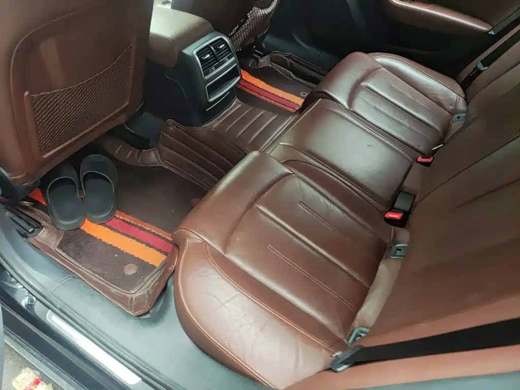 Фото 15 - Audi A6L