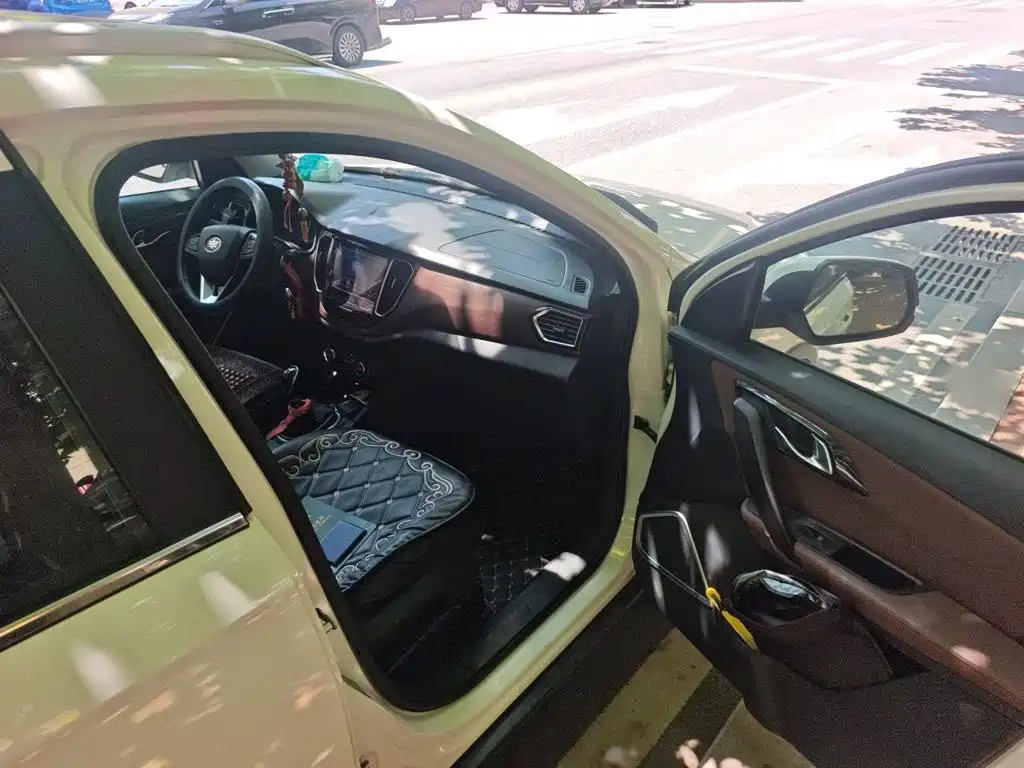 FAW Senya R7 2017 2017 Model 1.6L Manual Luxury