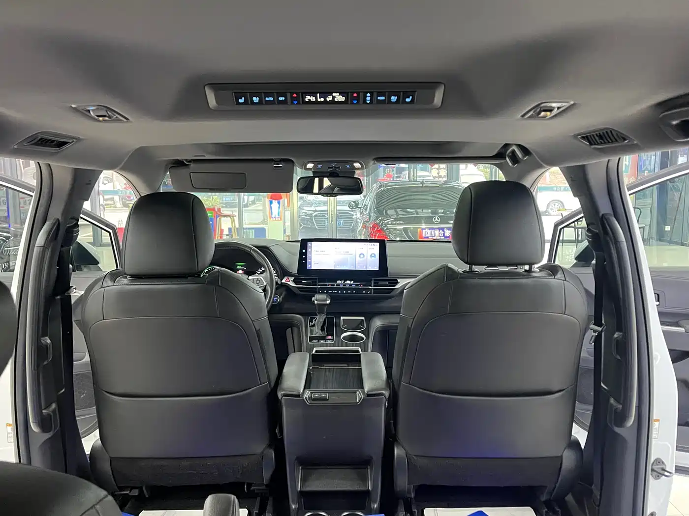 Toyota Sienna 2021 2.5L Hybrid Premium Edition фото 11