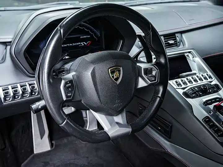Lamborghini Aventador 2011 LP 700-4 фото 10