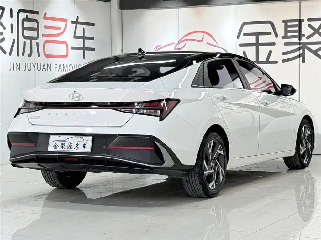 Hyundai Elantra 2023 Model 1.5L CVT LUX Premium Edition фото 6