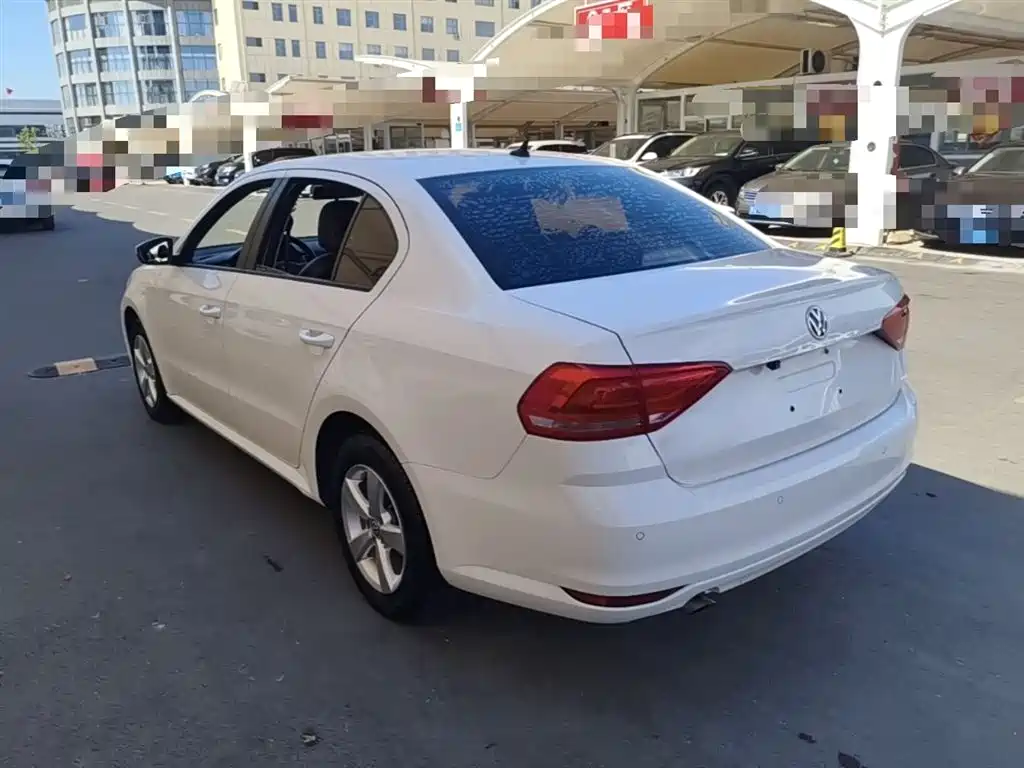 Volkswagen Lavida 2015 1.6L Manual Trend Edition фото 5